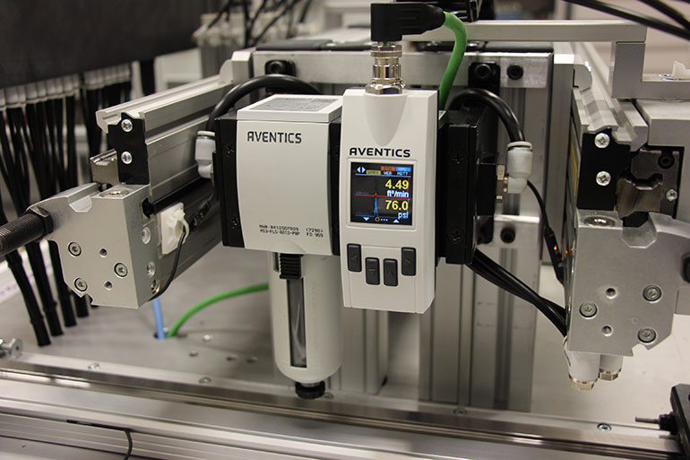 The AVENTICS AF2 flow sensor provides real-time insights on air flow, while also capturing pressure and temperature data in the feed line.